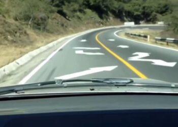 ВИДЕО: Мексиканскиот планински пат бара возачите да возат на погрешна страна од патот