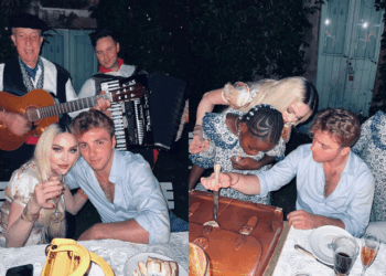 ФОТО: Поп-кралицата Мадона и синот Роко заедно ги прославија родендените на Сицилија