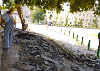 реконструкцијата на пешачките и велосипедски патеки на булеварот „Гоце Делчев“