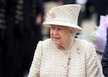 Откажана церемонијата на промена на гардата пред Бакингемската палата, кралицата е во критична состојба