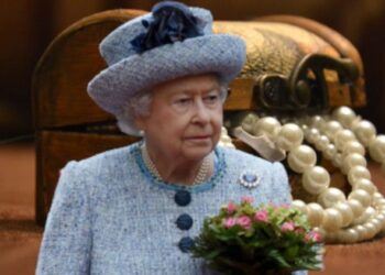 Што имала Кралицата Елизабета во кутијата за накит