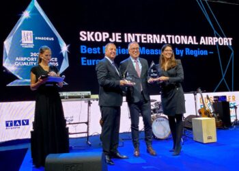 Директорот на ТАВ Македонија, Метин Батак, ја прими ASQ-наградата за скопскиот аеродром од Meѓународниот Совет на Аеродроми