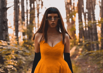 Новиот сингл Something’s Wrong на Кики Плиш ќе ве натера да станете подобра верзија од себе