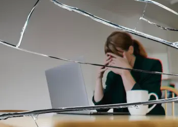 Кои се најчестите причини за оштетување на телефонот и компјутерот?