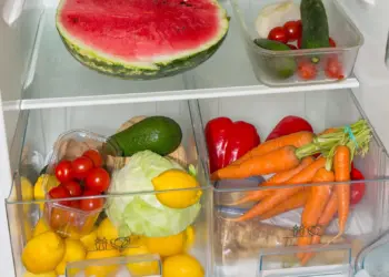 Ставете сунѓер во фрижидер, еве зошто е корисно