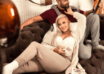 Сара Мејс – жена, мајка, кралица. Заедно со сопругот Димитар во фотосесија за Yamamay 2 месеци после подорување