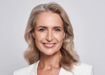 Како можам да ја подобрам еластичноста на кожата, да ги намалам возрасните дамки и да ги пополнам длабоките брчки?