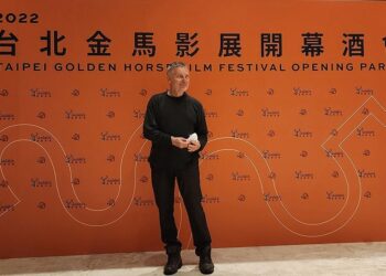 Манчевски цел час даваше автограми за „Кајмак“ воТајпеј