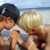arm-wrestling-176645_1920-1400×1050