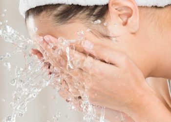 Дали е подобро наутро да се мие со ладна или топла вода?