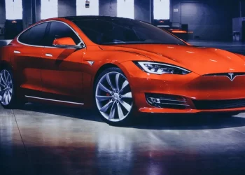 Tesla ги надмина BMW и Mercedes