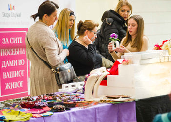 Рачно изработените креации се центар на вниманието на базарот „За сите посебни дами во вашиот живот“