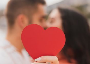 Овој магичен збор решава половина од проблемите во врските