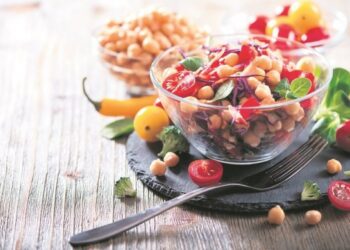 Посно и вкусно јадење за вечера! Направете брза салата со наут!