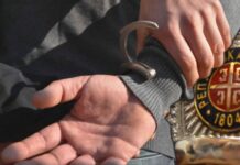 Во Нови Сад уапсени тројца малолетници! Објавувале заканувачки пораки и фотографии од оружјето што сакале да го однесат во училиште