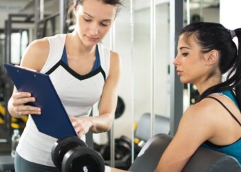 Навики кои светот на фитнесот и велнесот ги промовира како здрави, но навистина не се: Дали ги практикувате?