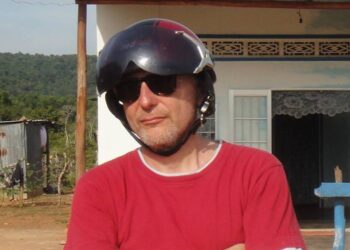 Манчевски со премиера во Данска, поддршка во Албанија и блокада во Македонија