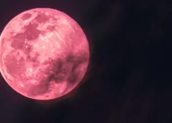 Полна месечина во стрелец од 4 јуни 2023 година: Го нарекуваат и „Месецот на јагодите“ затоа што носи просперитет и среќа