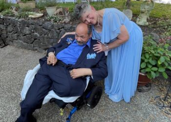 Животот пишува романи: Го оставила на убедување на нејзината мајка, па се омажила за него по 40 години (ВИДЕО)