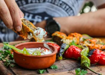 Јадете со раце, здраво е! Тоа е нова препорака за навиките на маса