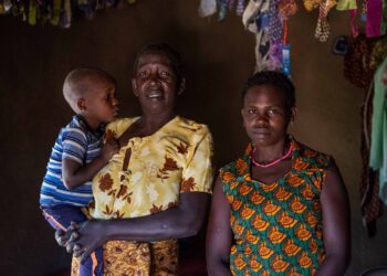 Жените во Танзанија се венчаат една со друга! Воспитуваат деца и делат работа, но не и кревет!