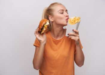 4 најчести причини зошто се прејадуваме и како да ги решиме