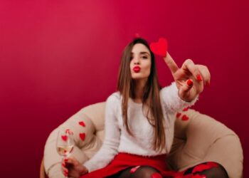 Љубовен хороскоп до 12 август! Скорпиите ги кријат чувствата, Лавовите флертуваат, а еве кој ќе започне заеднички живот