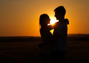 Како мажите ги избираат своите љубовници: Не им е важен ниту изгледот, ниту интелигенцијата, туку само една работа