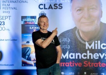 „Кругот не е тркалезен, добредојде во Тирана” – огромни почести за Манчевски