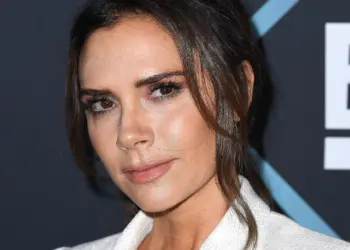 Најкоментираното лице! Објаснети вечниот сјај и мазната кожа на Викторија Бекам