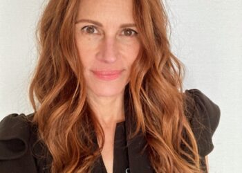 Џулија Робертс објави фотографија без трошка шминка и ги разбранува социјалните мрежи (ФОТО)