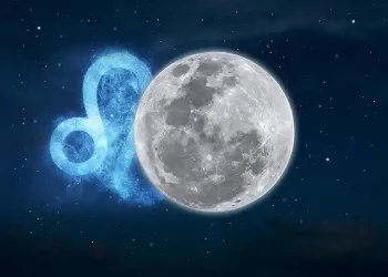 Месечината влегува во Лав