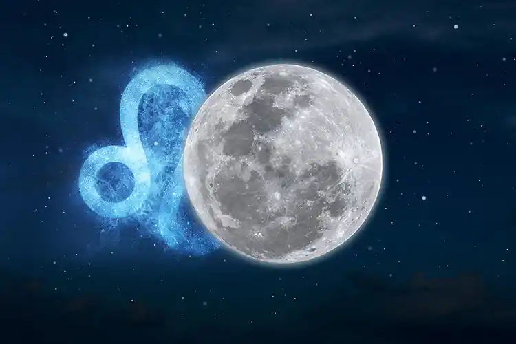 Месечина во Лав