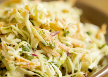 Само 3 дена за вечера од оваа салата и стомакот ќе се израмни без диета!