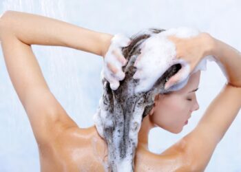 Правилно миење коса