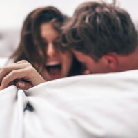 Оваа поза во сексот е убедливо најомилената – ја сакаат и млади и стари! гласни за време на секс