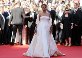 Ова се најубавите фустани во историјата на Канскиот фестивал! Елизабет Тејлор го постави стандардот во 1987 година – Божица не ѝ е рамна (ФОТО)