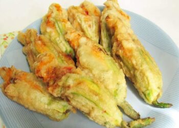 Пржени тиквички со прелив