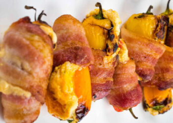 Полнети пиперки со сланина