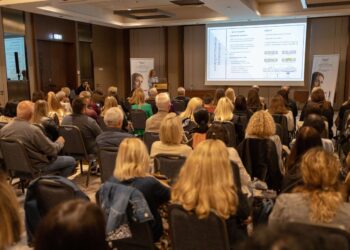 Дерматолозите и фармацевтите се запознаа со Еуцерин Епигенетик серумот, кој ги буди заспаните гени на младоста, и придонесува кожата да добие помлад изглед