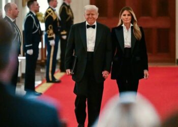 Меланија Трамп се врати во Белата куќа по 4 недели: Сите се обидуваат да дознаат дали сè е во ред во нивниот брак