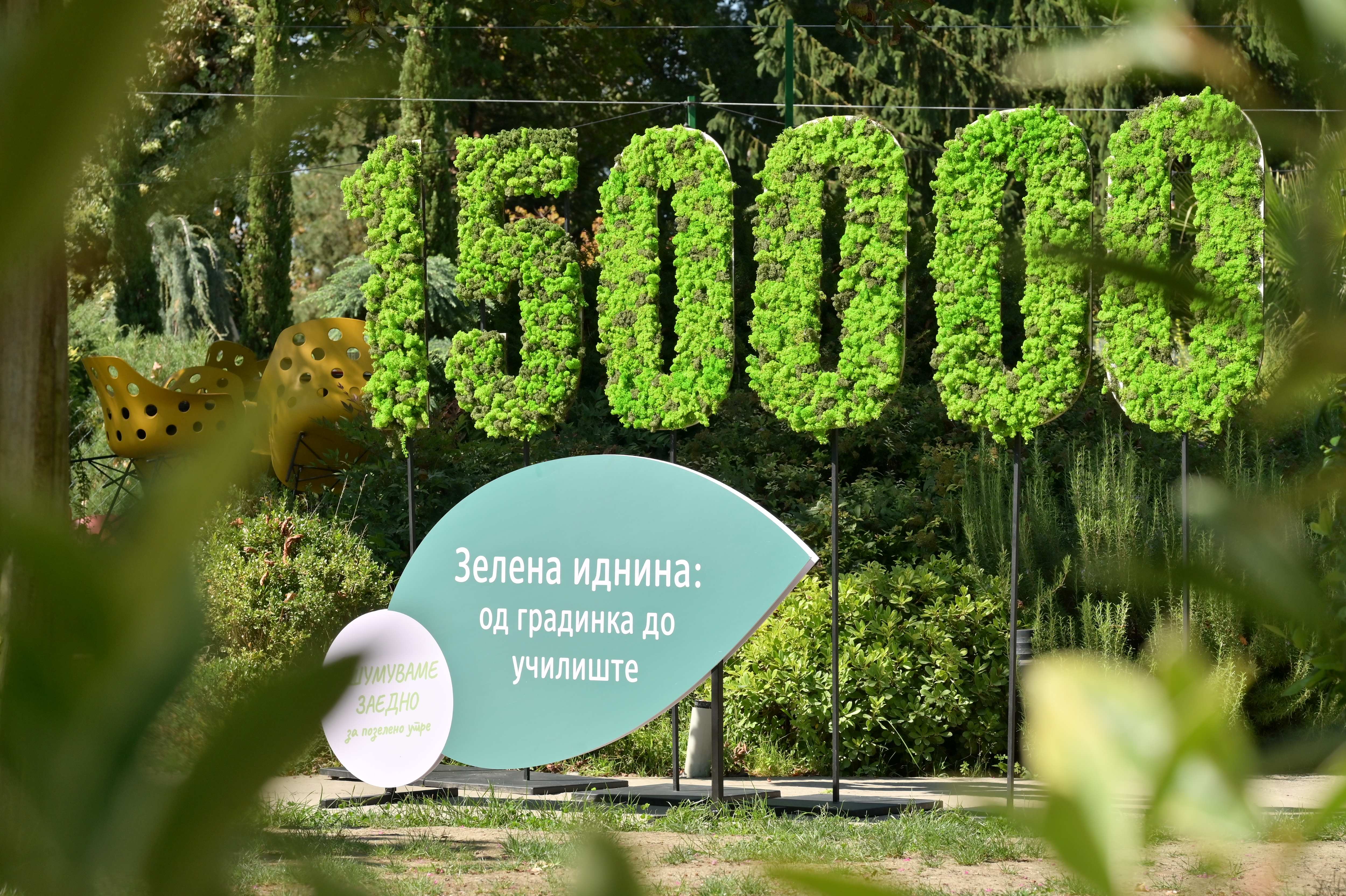 1000018093