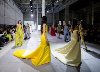 Помеѓу писта и систем: Вечерта кога модата доби контекст