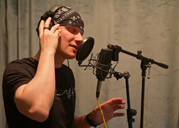 Направив песна во стилот на Брајан Адамс – вели македонската поп-рок ѕвезда Влатко Иљачев – Валдера