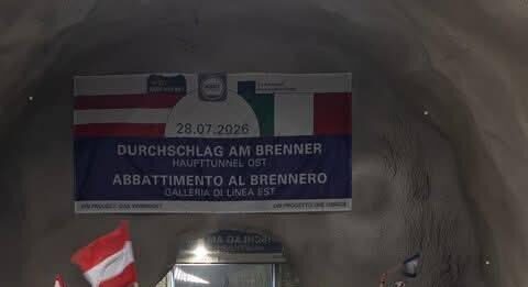 Историски момент во Европа: Австрија и Италија поврзани со најдолгиот железнички тунел под Алпите Австрија и Италија поврзани со најдолгиот железнички тунел под Алпите