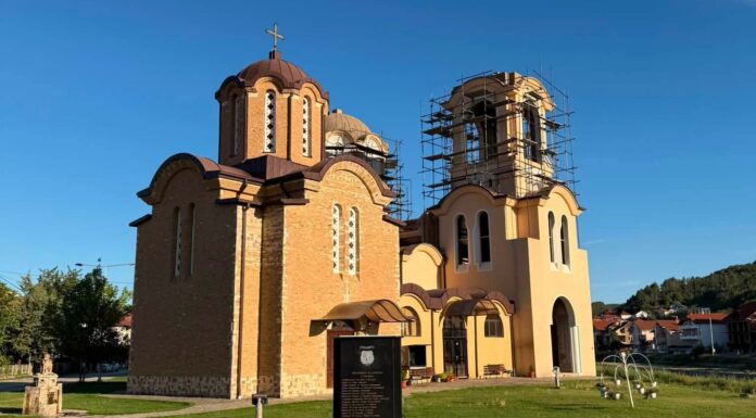 Паметник за духовното наследство во дворот на црковниот храм „Св. Кирил и Методиј“ во Делчево